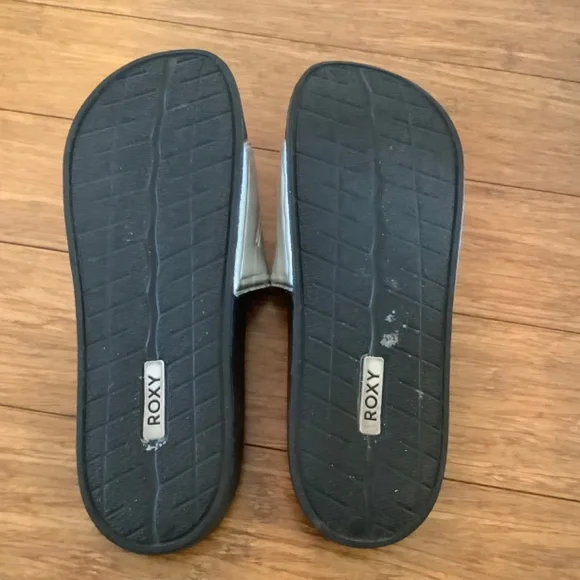 Roxy Slides - Picture 4 of 4